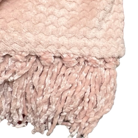 Dream Home Pink Plush Throw Blanket Size 50”x70” NWT - Picture 5 of 5